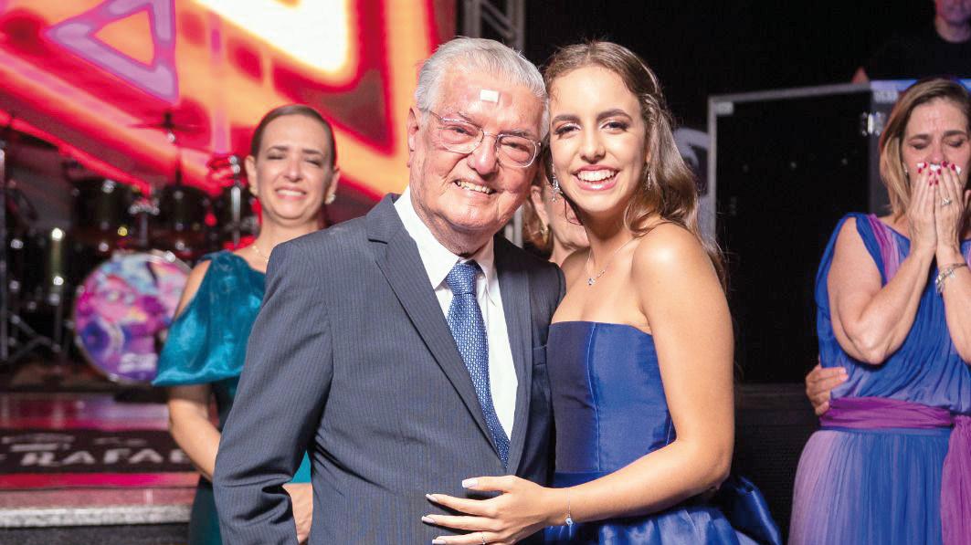 Com o avô materno Renato Oliveira (Foto/Alysson Oliveira)