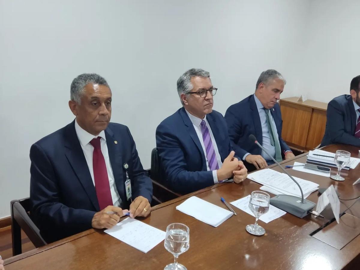 Gilmar Machado e o ministro das Relações Institucionais, Alexandre Padilha, responsável pela coordenação polícia do governo e relacionamento com o Congresso  (Foto/Divulgação)