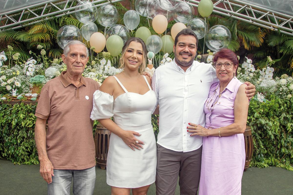 Nay e Rafael com os avós paternos de Maitê, Wilson e Madalena Nogueira (Foto/Sélem Fotografia)