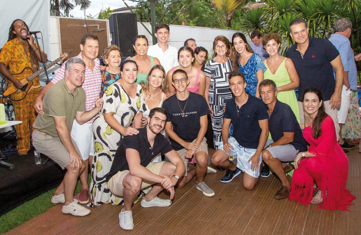 As famílias Raposo e Barsam, reunidas para comemorar a vida de Gugu Barsam, com muita alegria e animação (Foto/Paulo Lúcio)