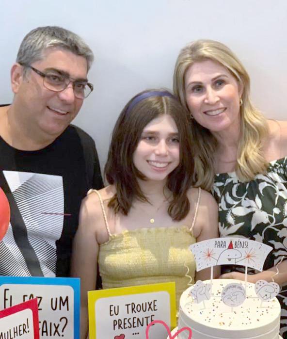 Valentina fez 12 anos nesse domingo e comemorou a data ao lado dos pais, Christiano Freitas e Thais Moscardini (Foto/Arquivo Pessoal)