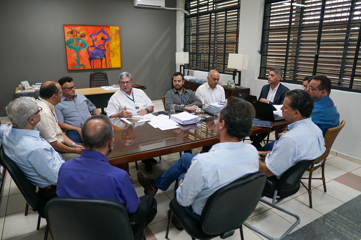 Representantes da Receita Federal se reuniram com o secretário Rui Ramos, direção da Estação Aduaneira e sócios da ZPE (Foto/Divulgação)