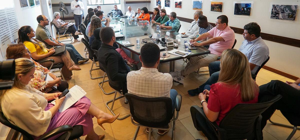 Em reunião com os vereadores e lideranças da Enfermagem, a prefeita Elisa Araújo prometeu protocolar o Plano de Cargos e Salários da categoria na Câmara Municipal de Uberaba nesta quarta-feira (Foto/Divulgação PMU)