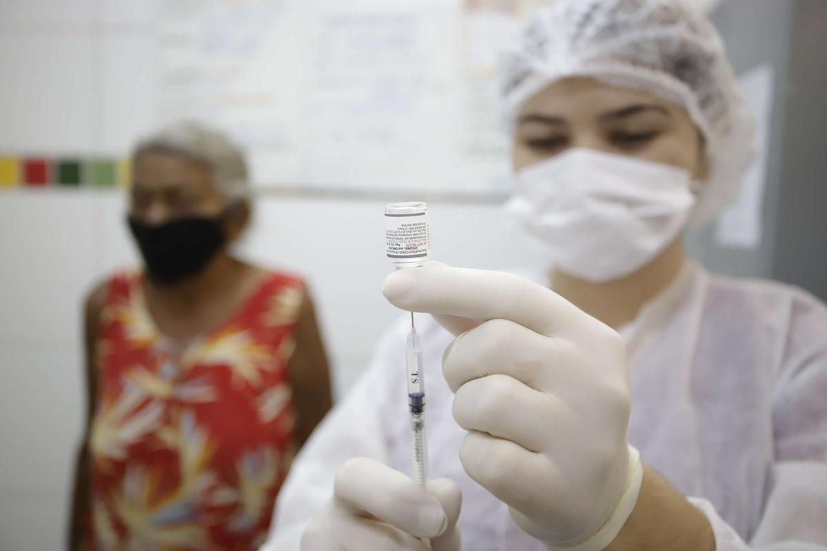 Agência Nacional de Vigilância Sanitária garantiu segurança das doses, mesmo após alteração da data (Foto/Reprodução)