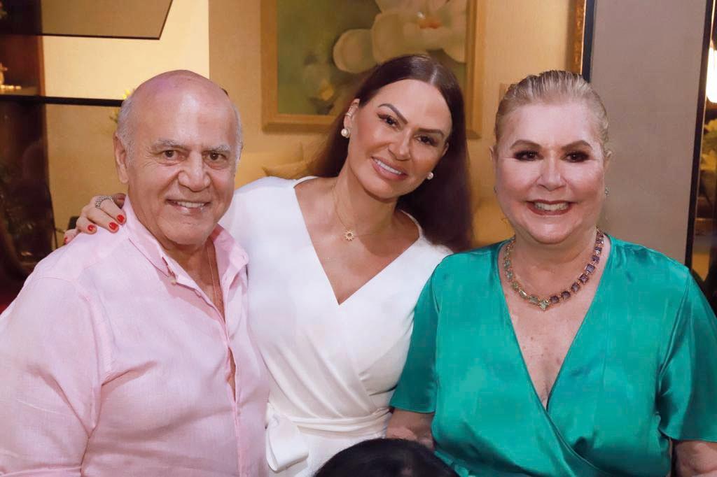 Jorge Alberto Nabut, Adriana Brahminha e a festejada aniversariante (Fotos/Ramon Magela)