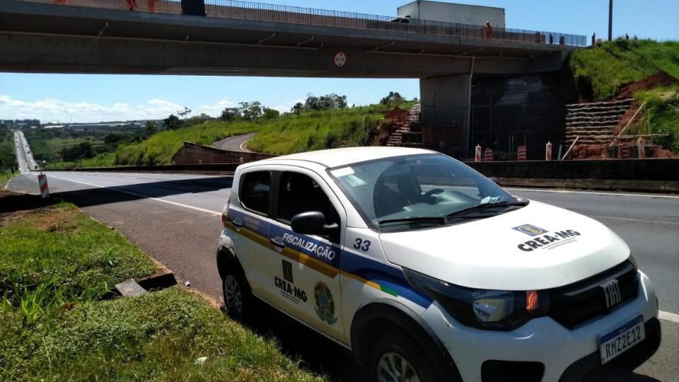 Carro da fiscalização do Crea-MG (Foto/Divulgação)