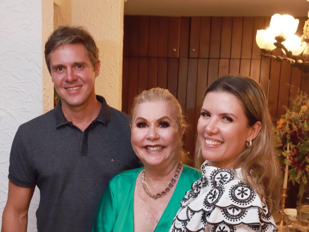 Entre os convidados de Sandra, a prefeita Elisa Araújo e seu marido Juliano Arantes (Foto/Ramon Magela)