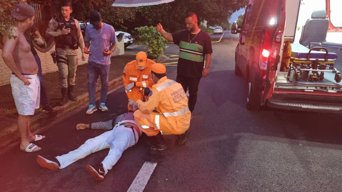 O jovem foi encaminhado ao pronto atendimento hospitalar, no Hospital São Domingos (Foto/Divulgação/Corpo de Bombeiros)