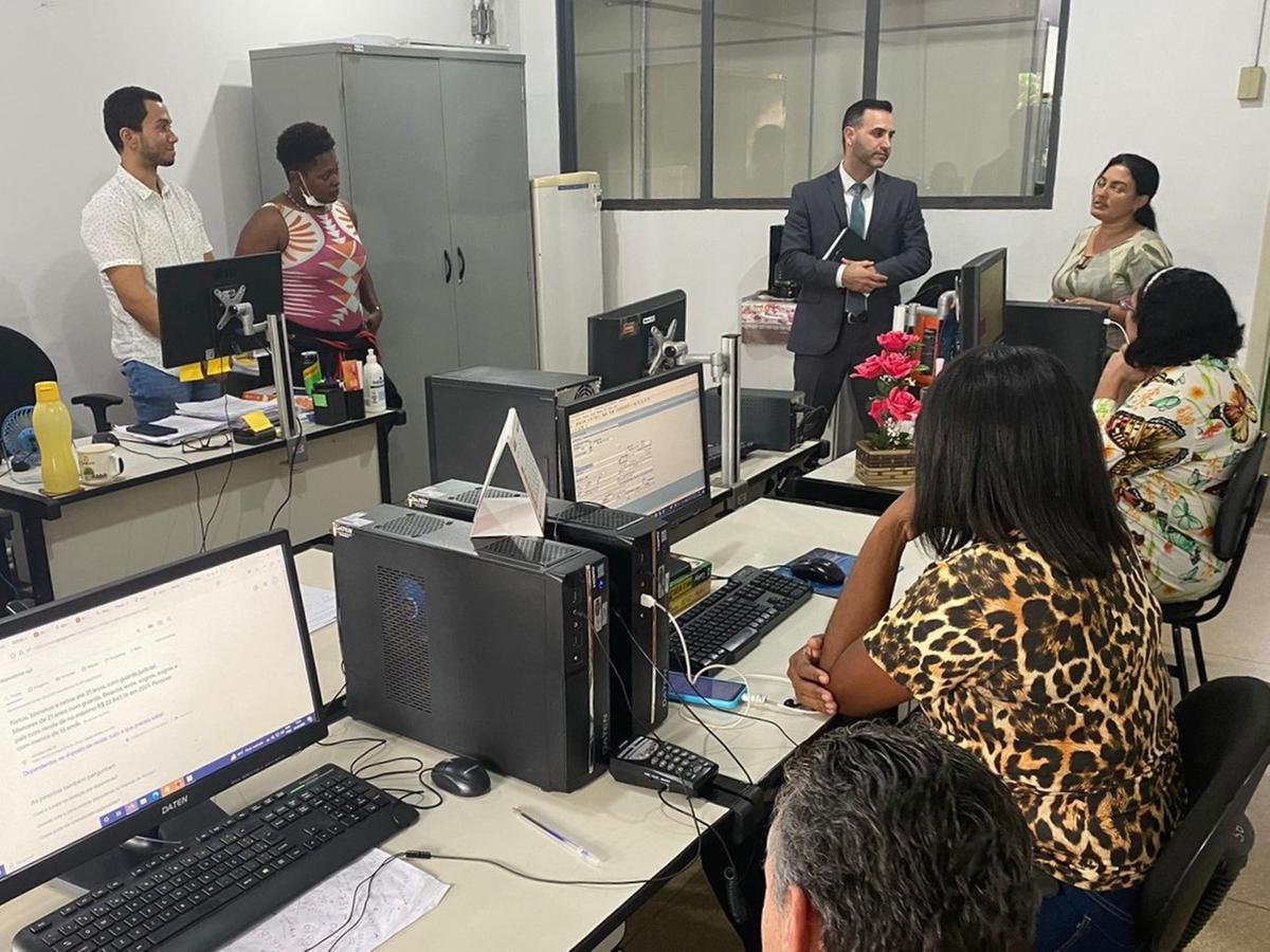 Promotor Eduardo Fantinati, que passa a responder pela curadoria da Saúde, esteve ontem visitando as instalações da Secretaria  (Foto/Divulgação)