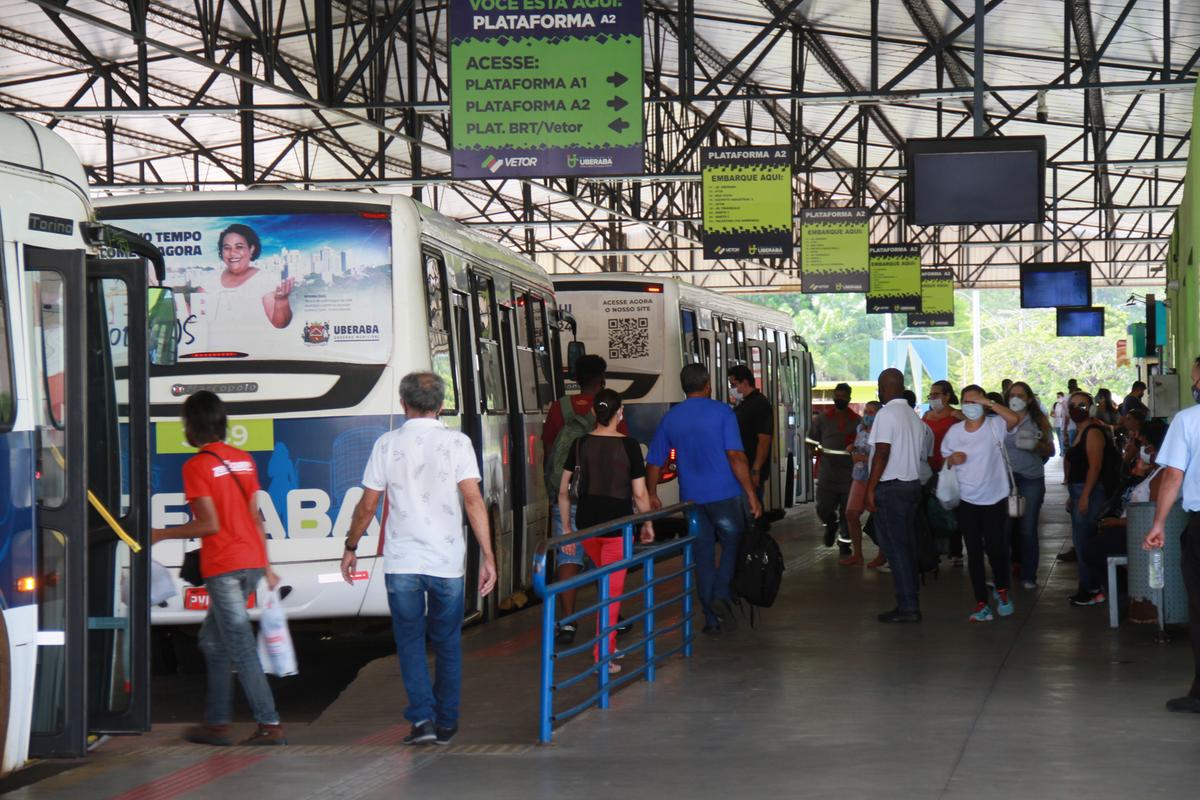 Projeto aprovado pelos vereadores permite ampliar a exploração de espaços comerciais nos terminais de Uberaba (Foto/Jairo Chagas)