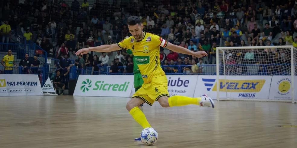 Herói do título, brasileiro Neto é eleito o melhor jogador da Copa