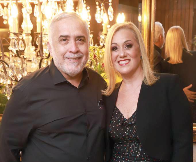 O chef Carlos Eduardo Mardegan que assinou o maravilhoso menu da festa ao lado da querida amiga, Carla Alves Rodrigues (Fotos/Ramon Magela)