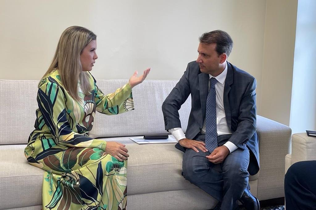 Prefeita Elisa Araújo esteve com o deputado Arnaldo Silva, presidente da Comissão de Constituição e Justiça da Assembleia para pedir agilização do projeto  (Foto/Divulgação)