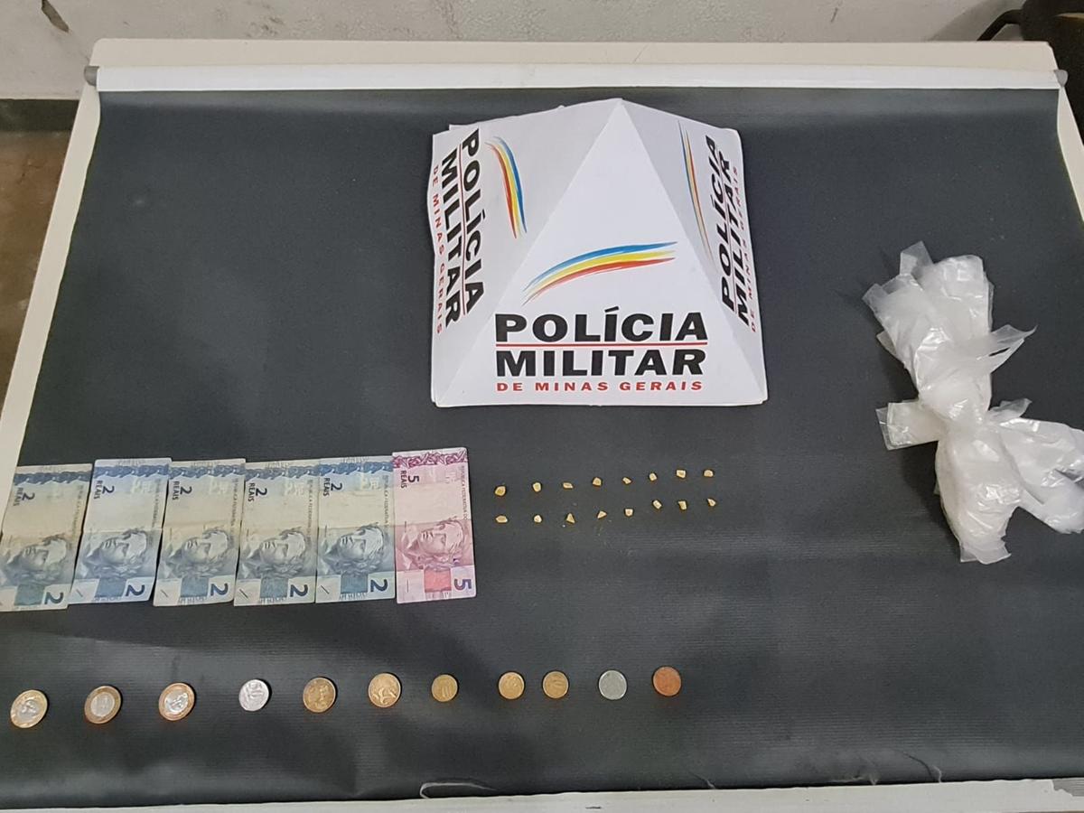 Dinheiro e drogas encontrados com a desocupada na residência do bairro Guilherme Borges  (Foto/Divulgação)