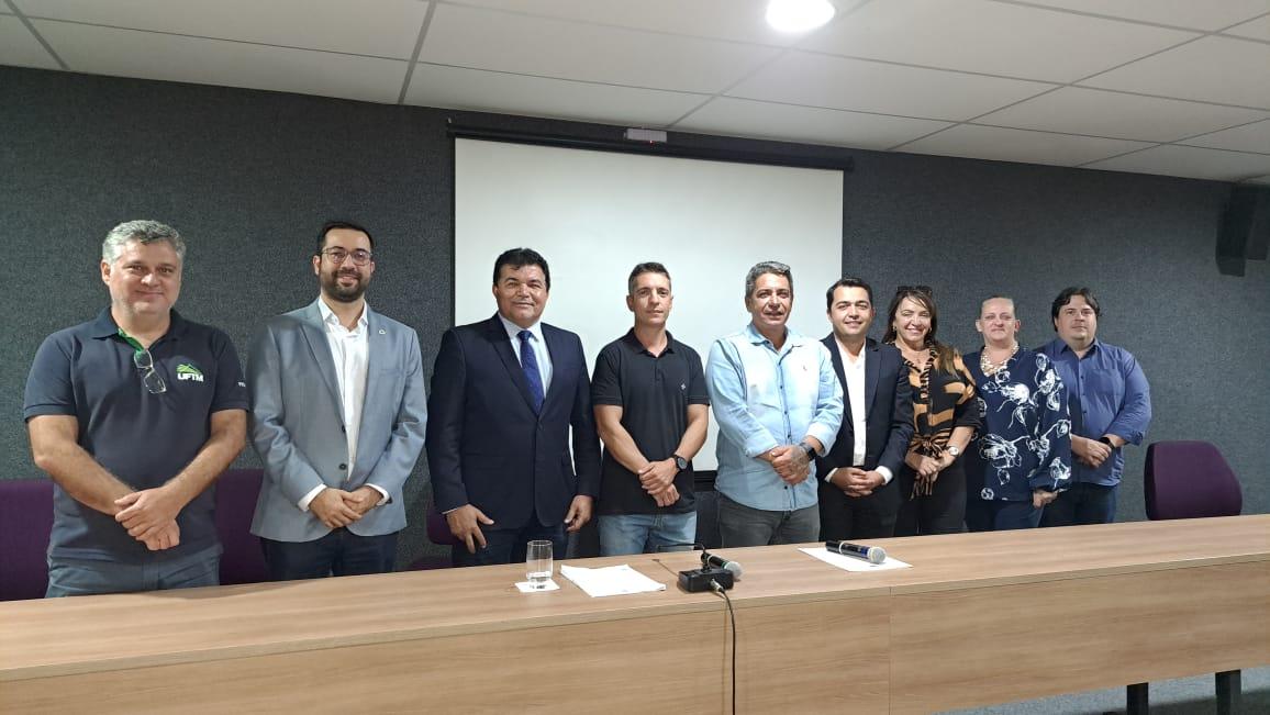 Reunião entre representantes e UFTM (Foto/Divulgação)