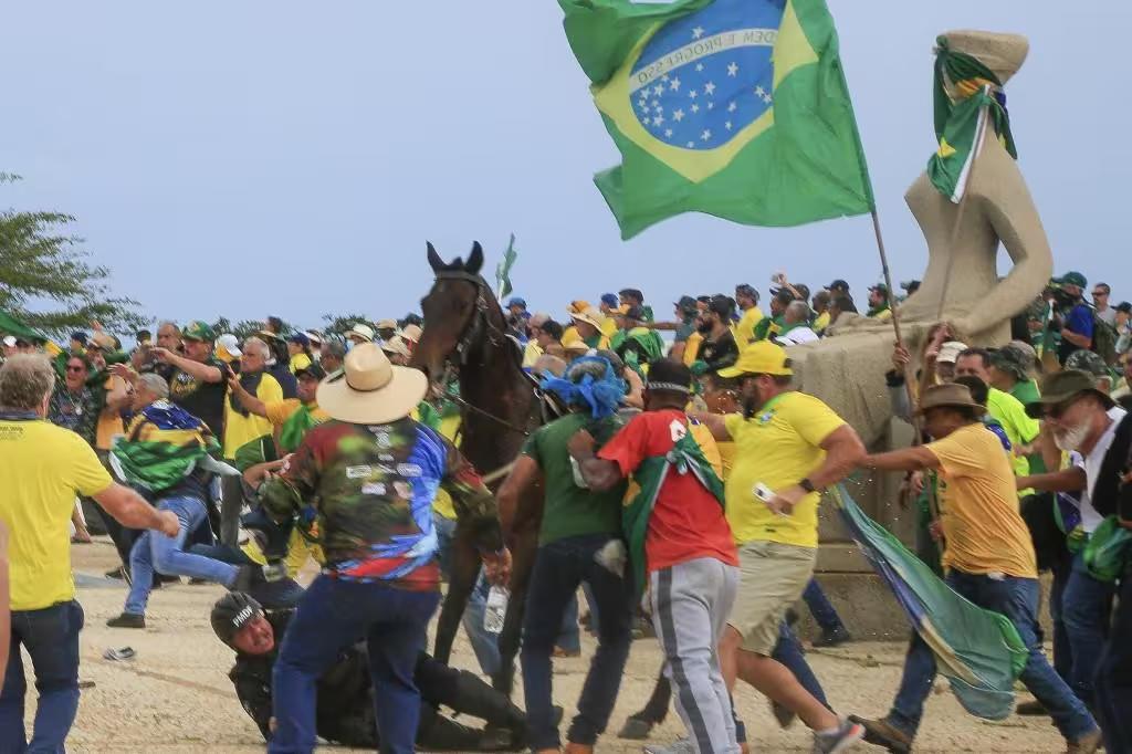 O levantamento foi realizado a partir da lista de detidos divulgadas pelo STF e pela Seape-DF com cruzamento de dados do TSE (Foto/Sergio Lima/ AFP)