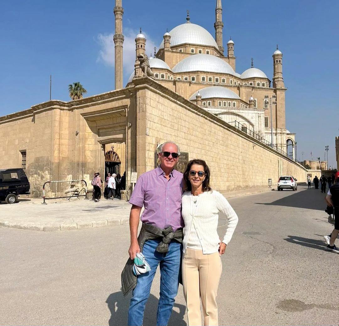 Aficcionados por viagens, Cristina e André Martins admirando o Museu de Antiguidades Egípcias do Cairo (Foto/Arquivo Pessoal)