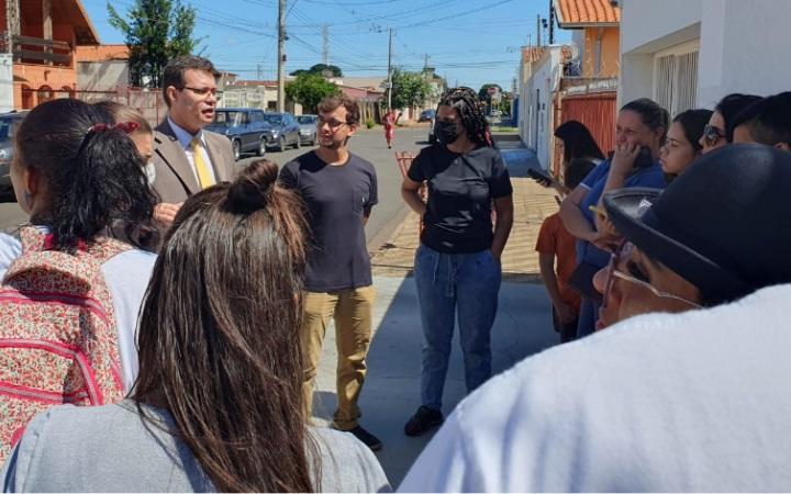 Na ocasião do fato, pais de alunos chegaram a realizar protesto na porta da unidade de Educação Infantil, o que necessitou de intervenção do secretário Celso Neto  (Foto/Divulgação)