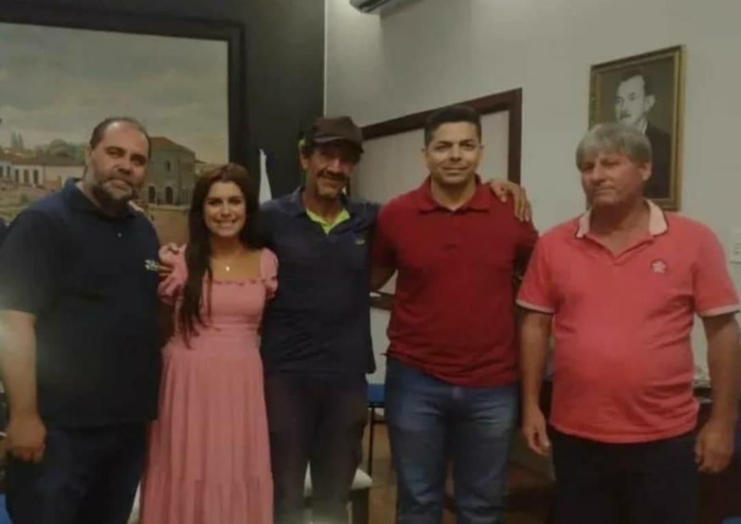 Túlio Micheli, advogada Natália Salge, Adelair, o vencedor, e Fernando Mendes em encontro na Câmara (Foto/Divulgação)