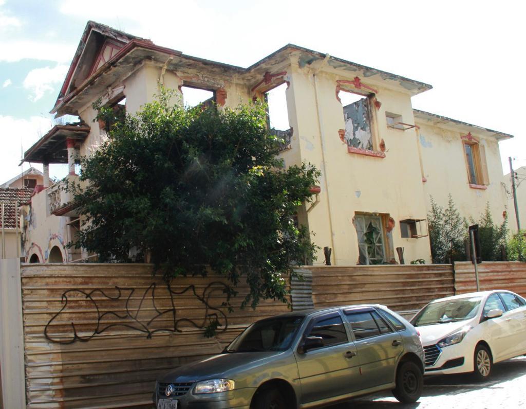 Palacete na rua Tristão de Castro (Foto/Jairo Chagas)