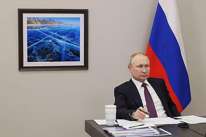 Presidente russo disse durante entrevista que foi ao ar neste sábado que vai cumprir com suas obrigações de não violar regras internacionais sobre armamentos nucleares (Foto/EPA/Vostock-Photo)