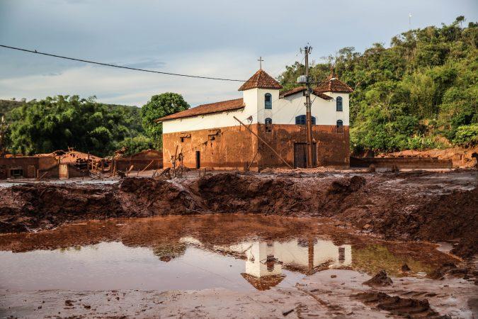 Os prejuízos causados pelo rompimento da barragem da Samarco em 2015 serão discutidos durante audiência pública amanhã (Foto/Reprodução)