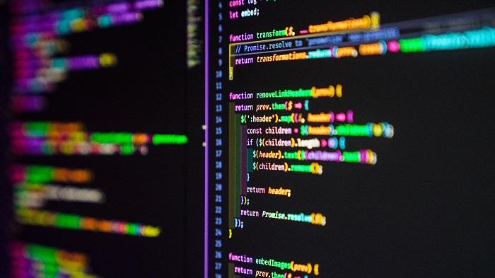 Linguagem de programação (Foto/Joan Gamell/Unsplash)