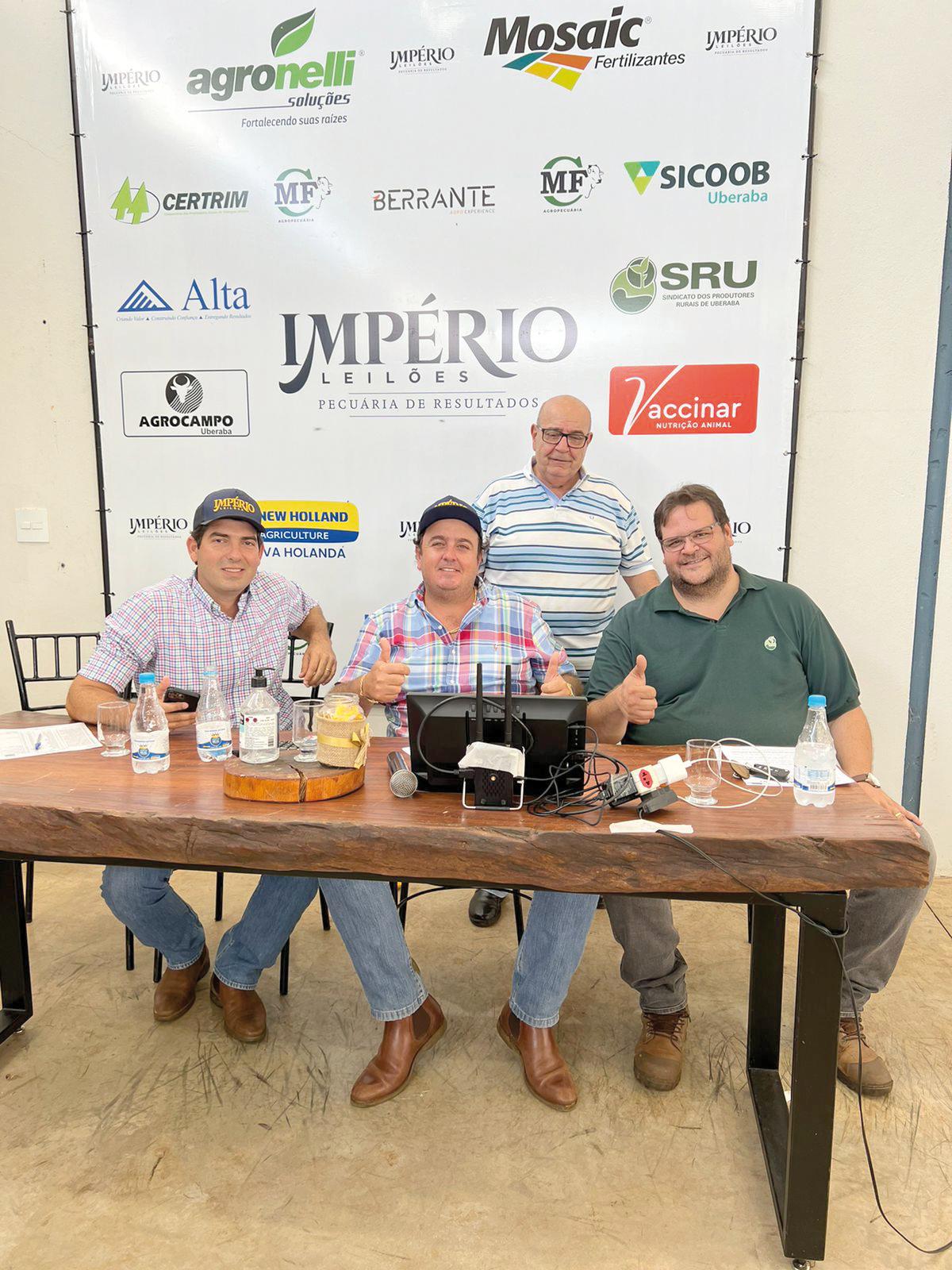 Carlos Antônio Alves Farah, Milton Carline, Marcelo Farah, Marco Tulio Prata no leilão de sábado do Sindicato dos Produtores Rurais de Uberaba que aconteceu na Império Leilões (Foto/Arquivo pessoal)