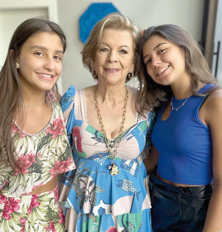 Electa com as netas, Luiza Nasser e Ana Flávia Junqueira (Foto/Arquivo pessoal)