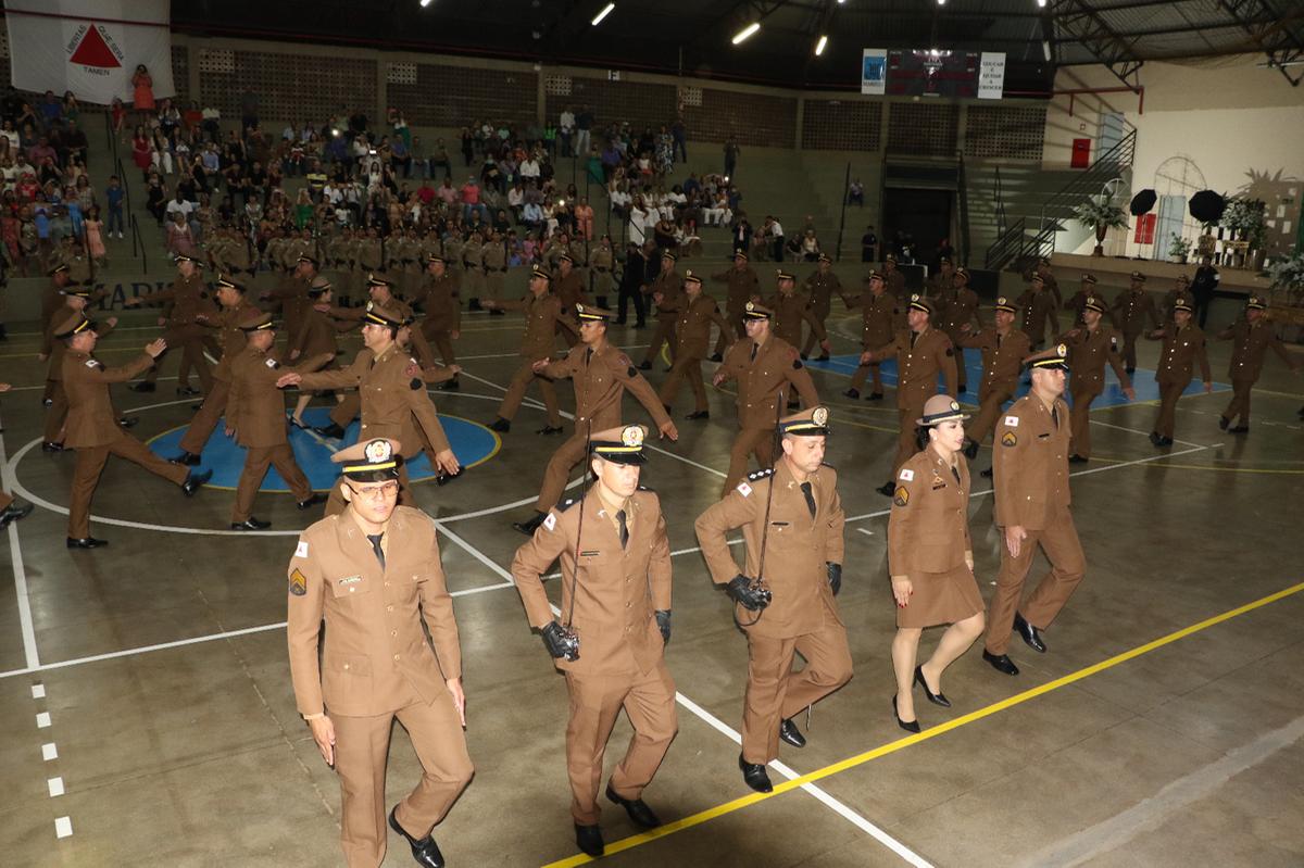 Solenidade de formatura aconteceu no Ginásio do Colégio Marista Diocesano, na sexta-feira, com várias homenagens  (Foto/Divulgação)