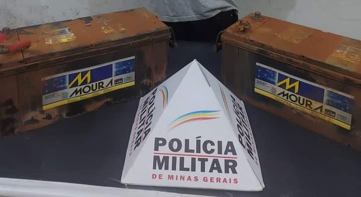 As baterias furtadas foram localizadas com o suspeito e levadas à Delegacia de Polícia  (Foto/Divulgação)