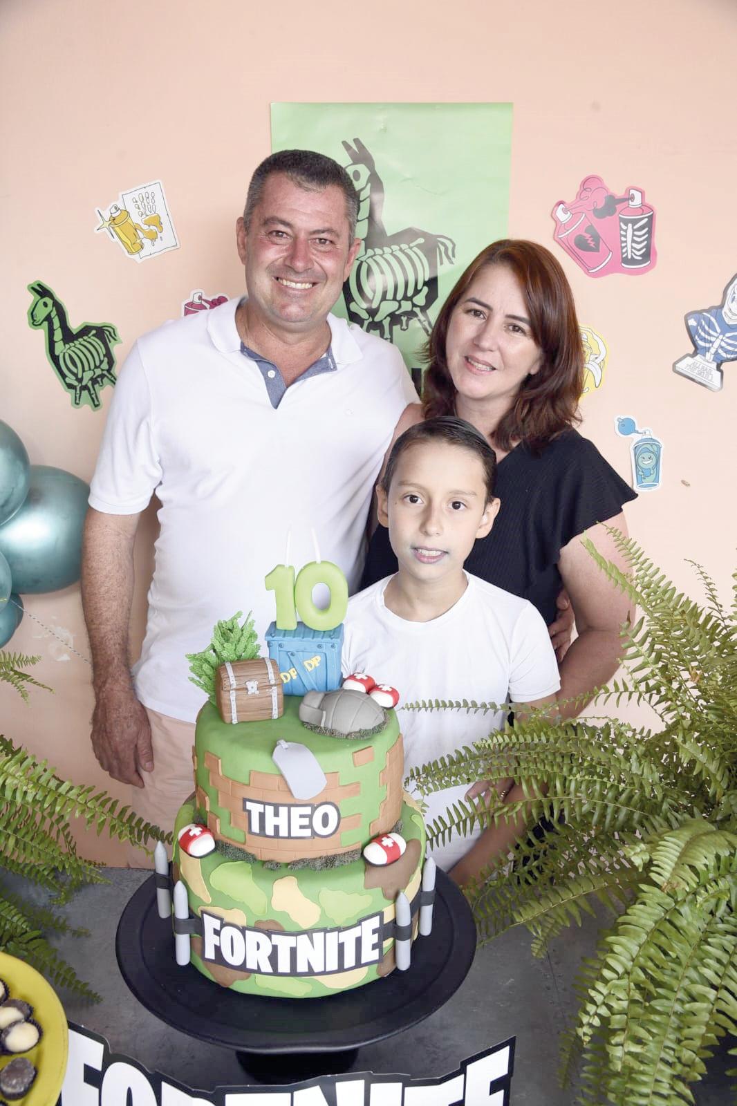 Viva o Théo! Luciano Zanela e Simone Castro comemoraram os 10 anos do espoleta, Théo Assumpção Castro Zanela com direito a festa animada e muito divertida (Foto//Cláudio Freitas)