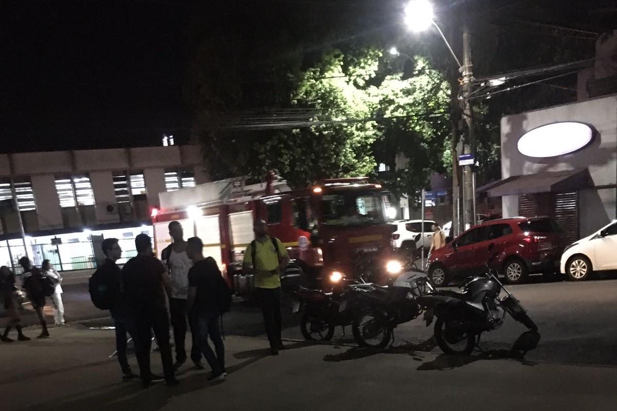 O princípio de incêndio chamou a atenção de populares na rua Vigário Carlos  (Foto/Divulgação)