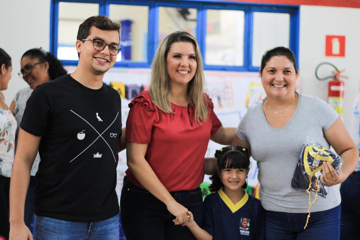 Prefeita Elisa e o secretário Celso Neto realizaram ontem a entrega das últimas peças repassadas pelo fornecedor  (Foto/Reprodução)