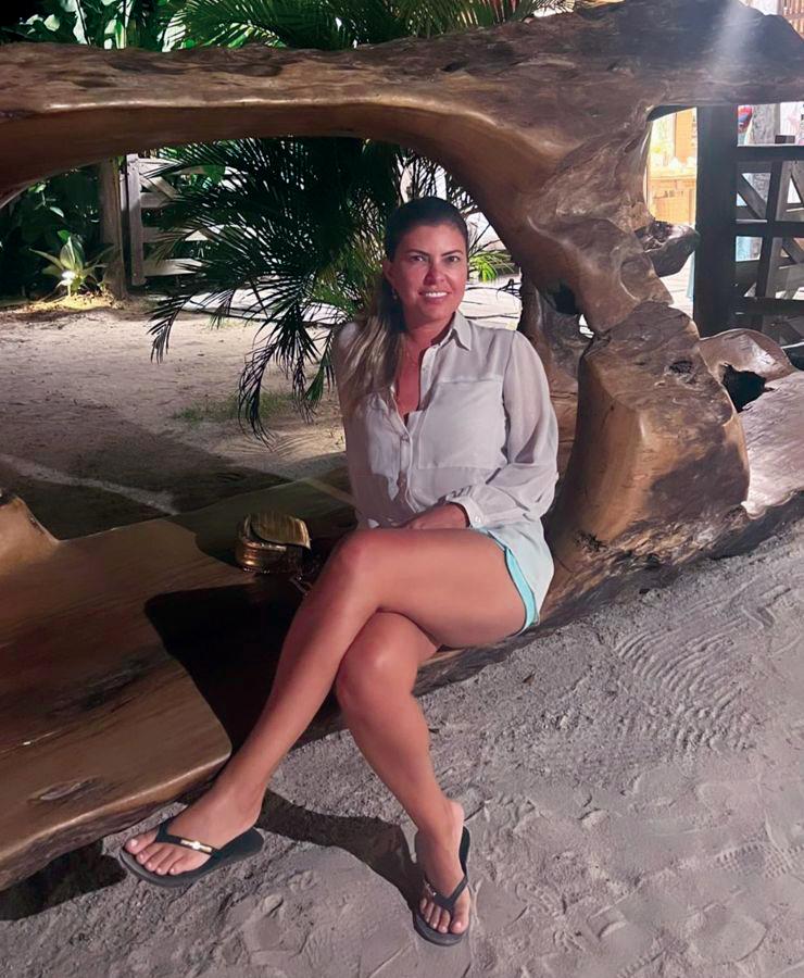 Juliana Rosado, sempre em boa forma, curtindo o bday, dia 31, nas areias de Trancoso, na Bahia (Foto/Divulgação)
