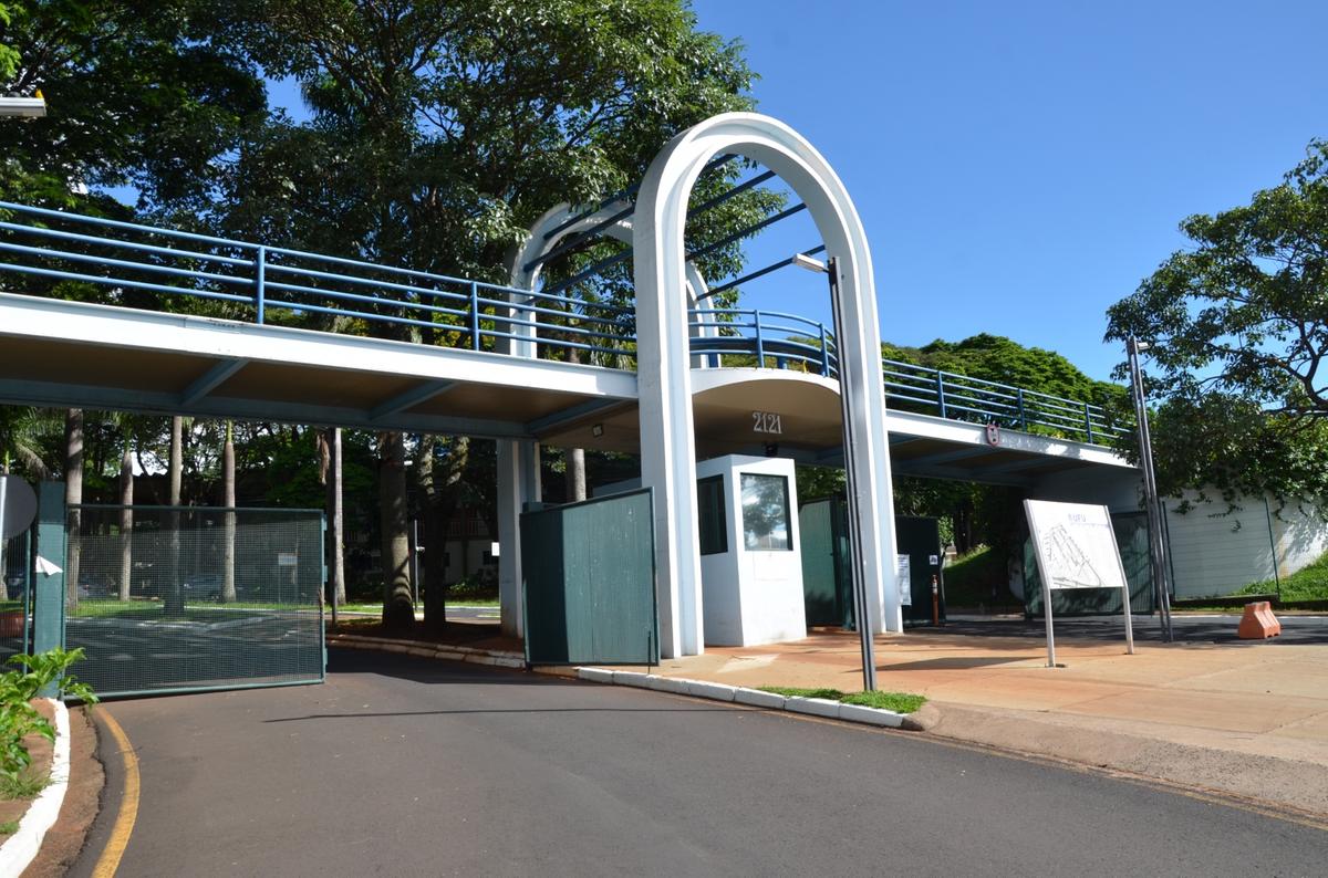 Portaria principal da UFU, em Uberlândia (Foto/Reprodução)