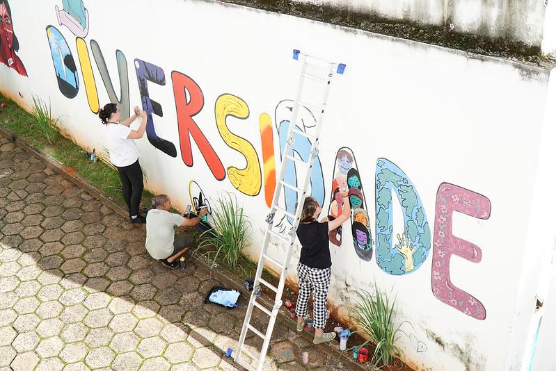 Foram sete artistas convidados para o grafite, além de slammers, DJs e rappers, que agitaram a tarde de sábado (Foto/Divulgação/PMU)