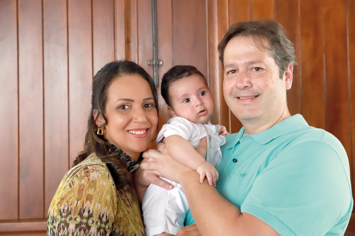 Ana Beatriz Nunes Paulino e Humberto Teixeira Junqueira batizaram, João Marcelo Nunes Paulino Teixeira Junqueira reuniram os familiares para abençoar o pequeno (Foto/Babi Magela)