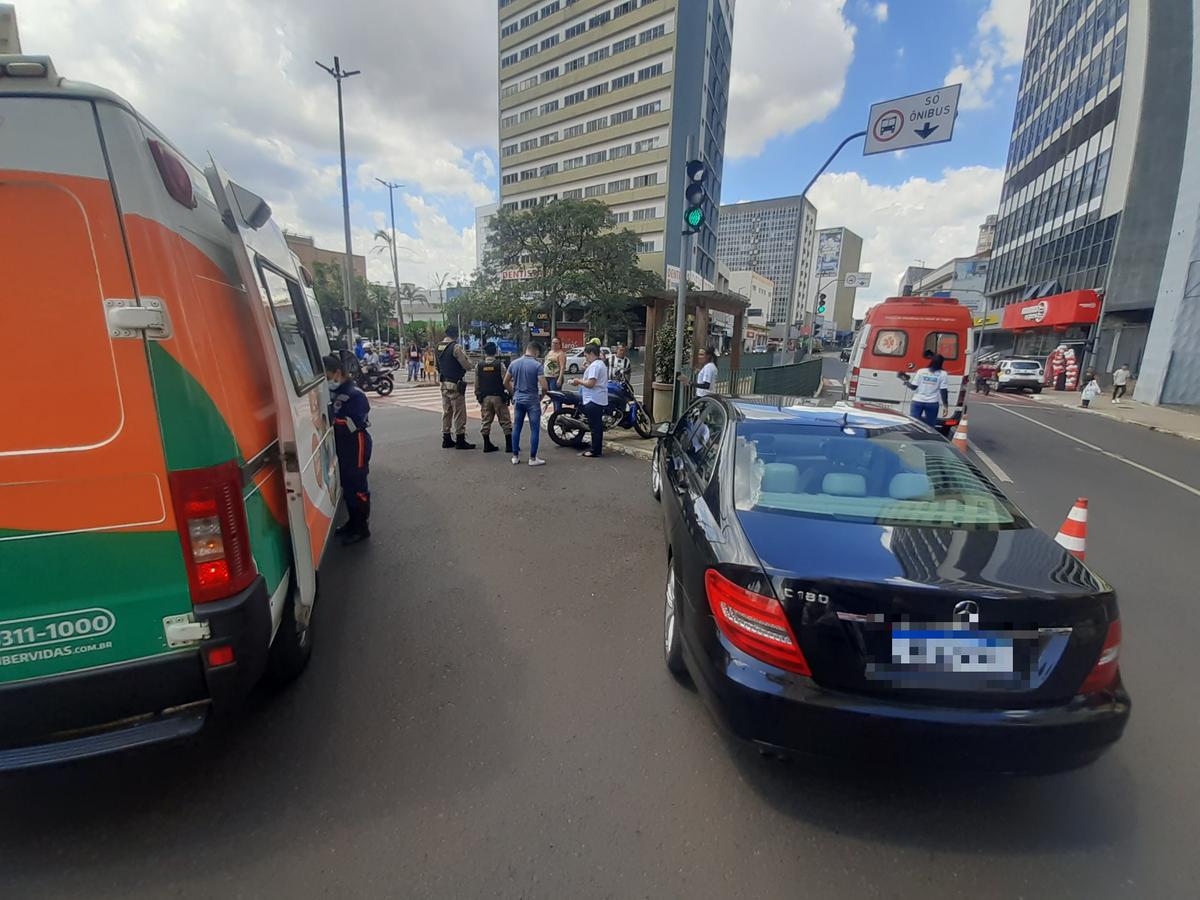 Acidente no centro de Uberaba, nesta terça-feira (4) (Foto/Jairo Chagas)