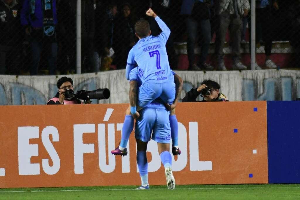 O time alviverde não foi copeiro como se acostumou a ser e perdeu de virada para o time do Bolivar (Foto/Agencia Futebol Interior)