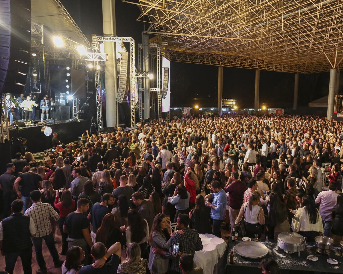 Baile contará com a lenda do sertanejo raiz, Almir Sater, além de Jads & Jadson e João Carreiro, no projeto 'Brutos de Verdade' como atração, no dia 3 de junho (Foto/Divulgação)