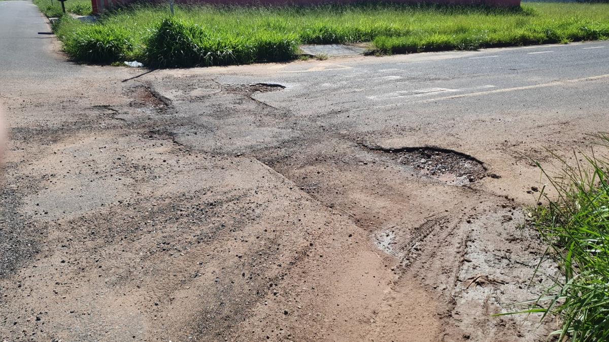 Buraco no bairro Laranjeiras (Foto/JC Duran)