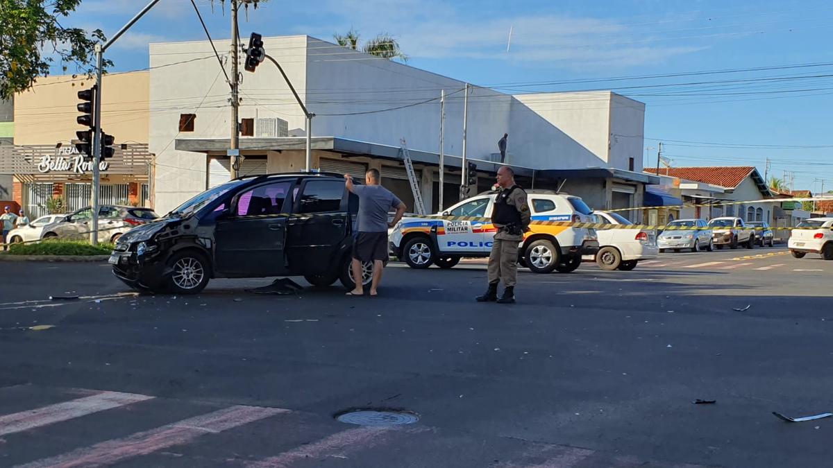 Acidente no cruzamento da avenida da Saudade com a rua Coronel Antônio Rios, nesta terça-feira (11) (Foto/JC Duran)