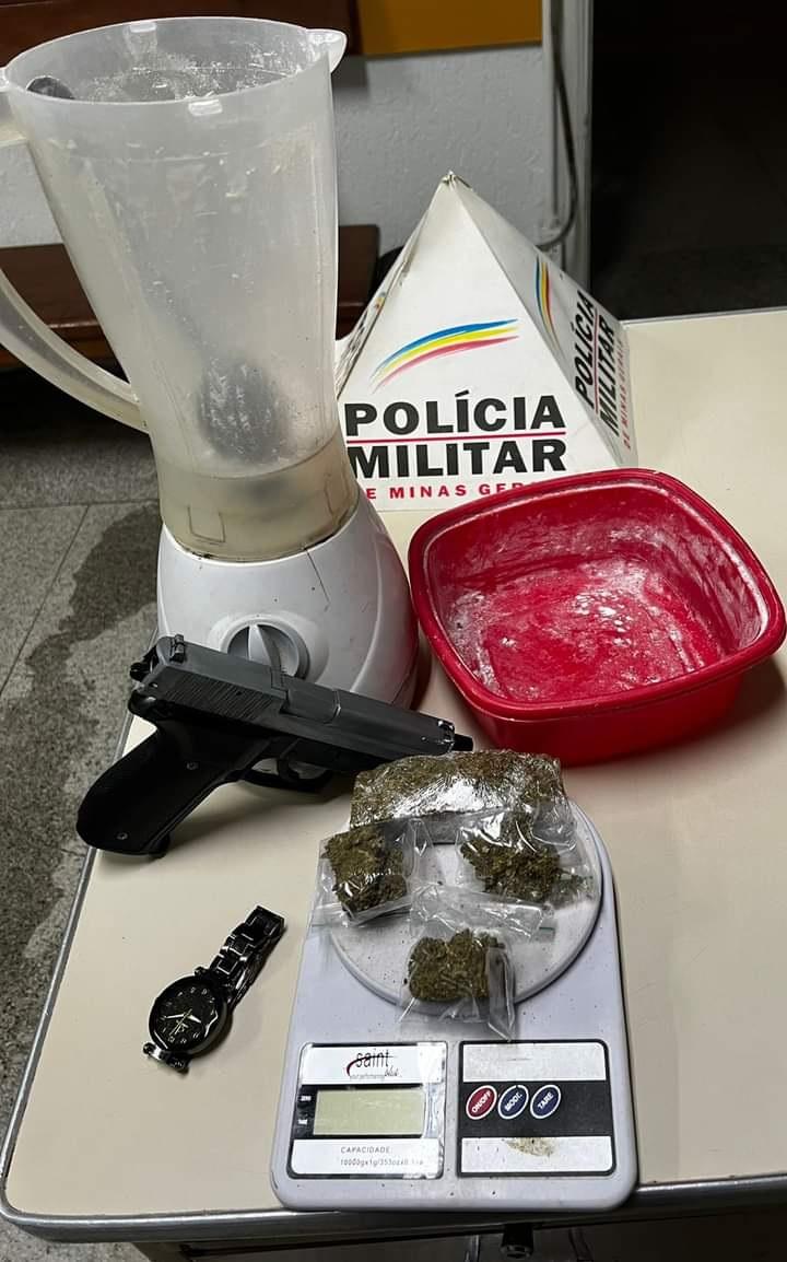 Material para a produção de drogas para a venda foi encontrado na casa que o menor aluga com um amigo (Foto/Divulgação)