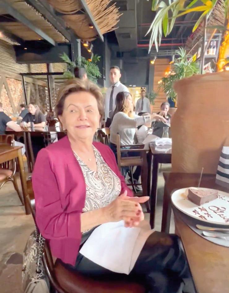 Neste fim de semana Maria Barbara Barsam completou mais um ano de vida e comemorou a data com os filhos, Noras, Genro e netos na terra da garoa (Foto/Arquivo Pessoal)