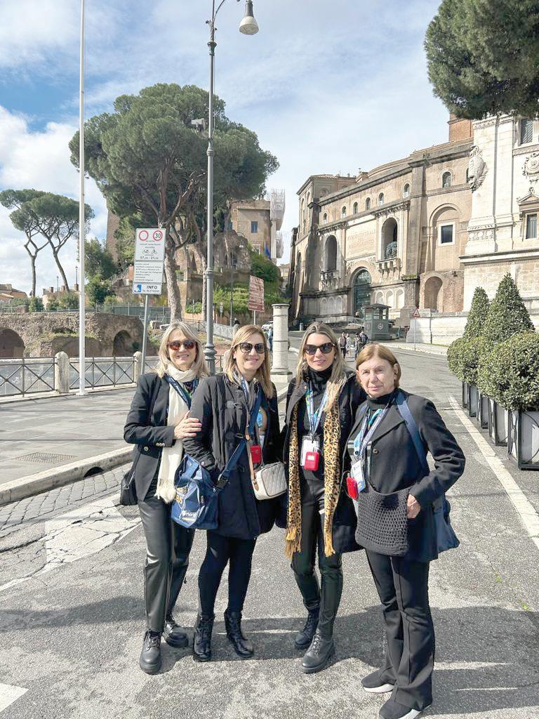 Belas irmãs Márcia Salge, Valéria Salge Detoni, Raquel Salge Antunes e a mãe delas Marlene Salge Silva em tour pela Europa (Foto/Arquivo Pessoal)