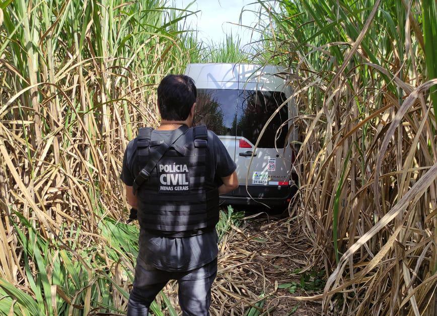 Van recuperada pela Polícia Civil (Foto/Divulgação)