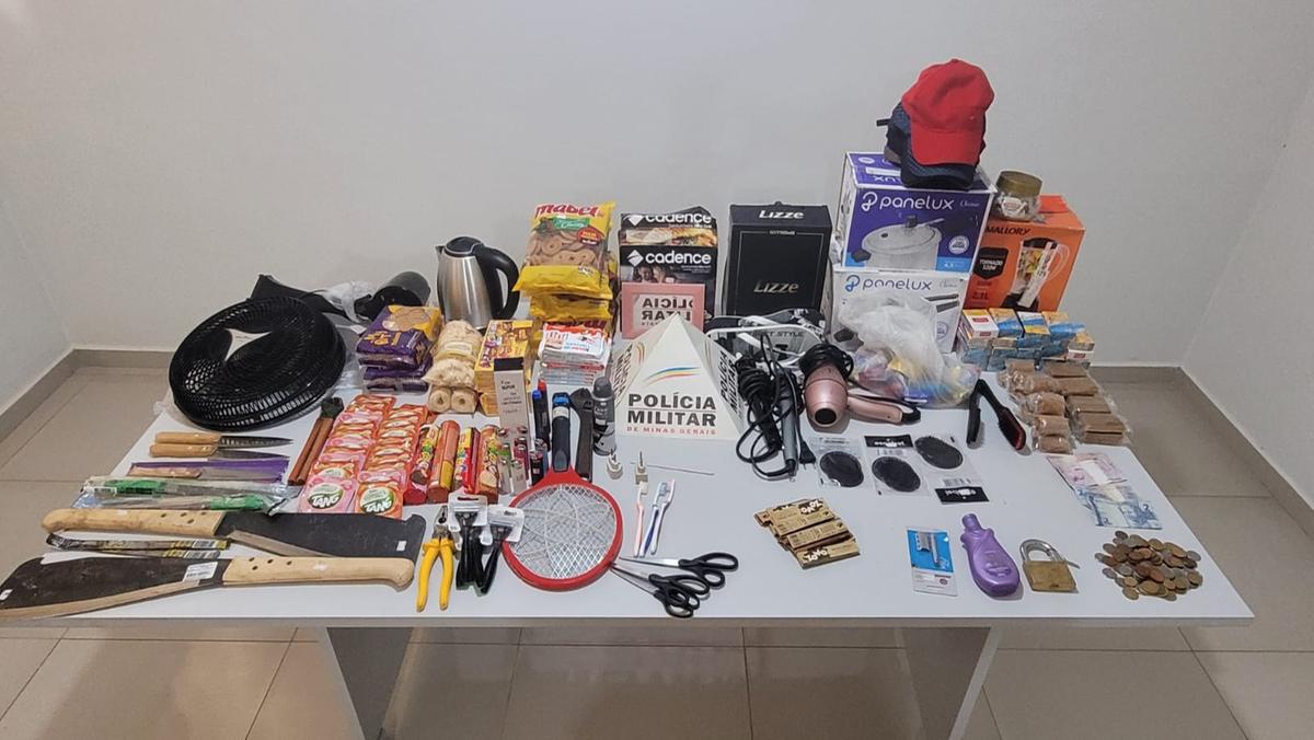 Mercadorias furtadas pelo jovem e levadas para a casa do idoso em Delta foram recuperadas pela Polícia Militar  (Foto/Divulgação)