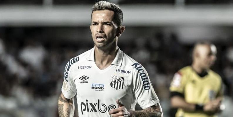 O Vasco vai arcar totalmente com os salários de Carabajal  que segue com vínculo com o Santos até 2026 (Foto/Ivan Storti/Santos)