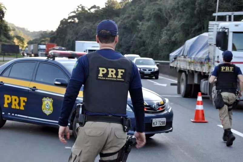 PRF realiza abordagens em rodovias federais (Foto/Divulgação/PRF)